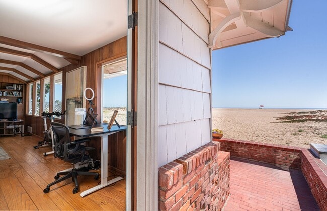 Building Photo - 2124 E Oceanfront