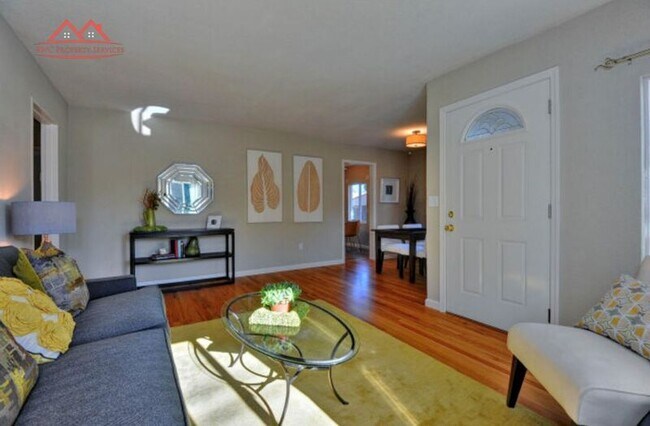 Foto del edificio - 493 Southwood Ave