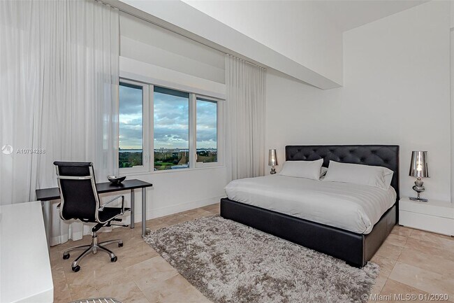 Building Photo - 2301 Collins Ave