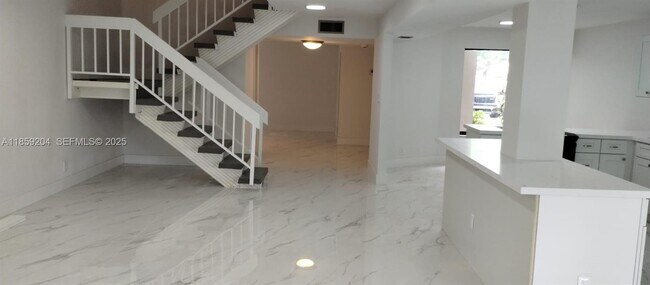 Foto del edificio - 9719 N New River Canal Rd