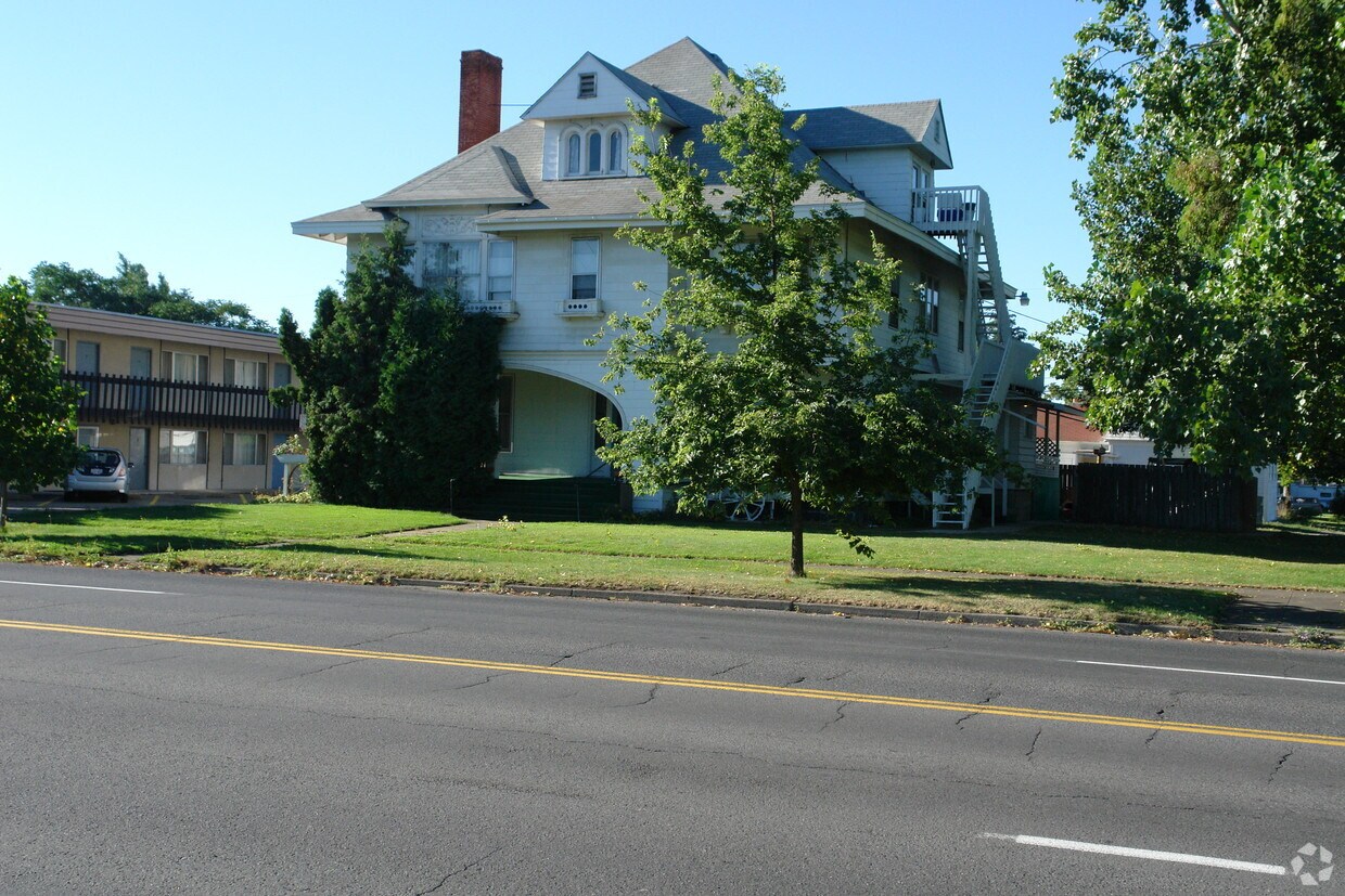 Foto del edificio - 606 E Indiana Ave