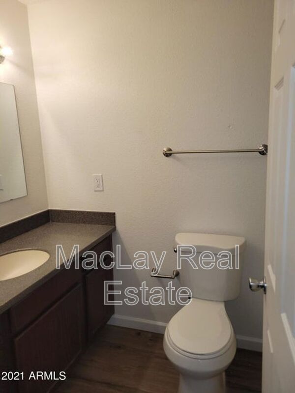 Building Photo - 424 W Brown Rd