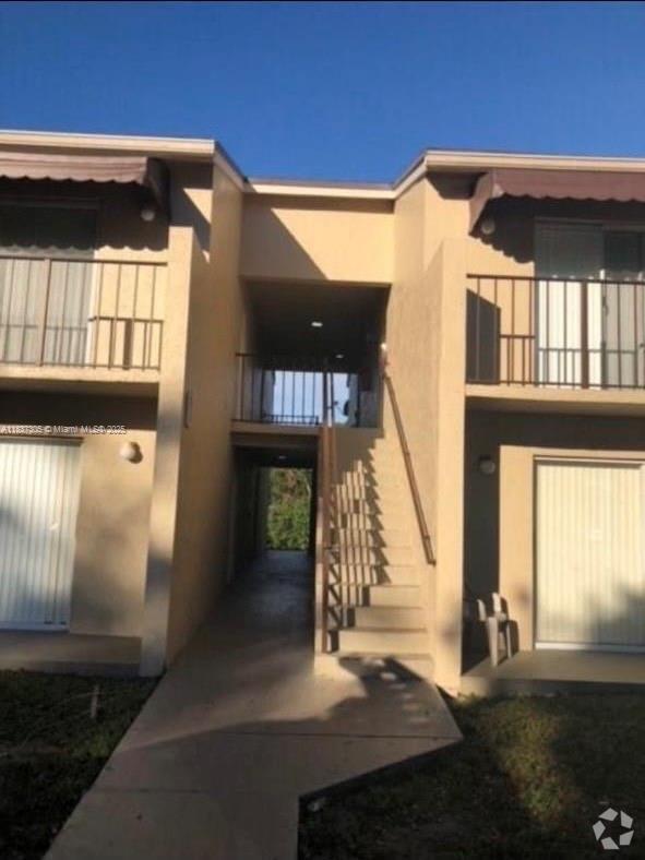Building Photo - 1129 Lake Victoria Dr