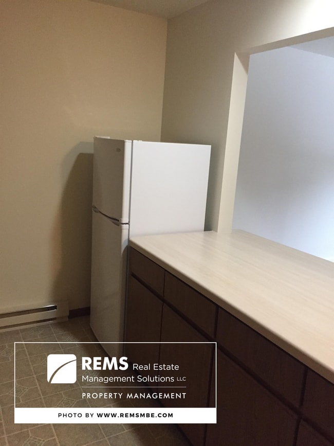 Building Photo - 200-202 Campus View Dr.