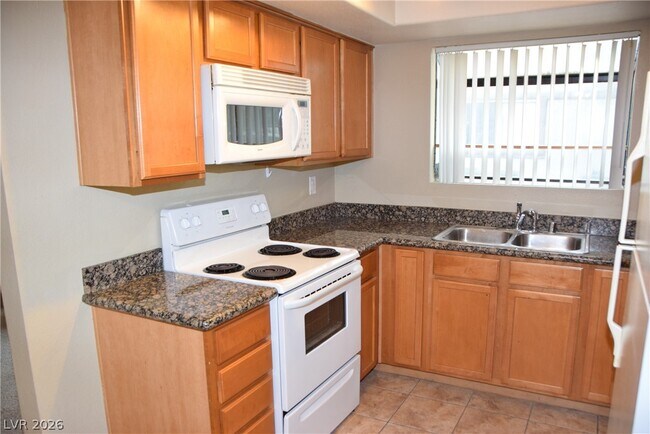 Foto del edificio - 7300 W Pirates Cove Rd