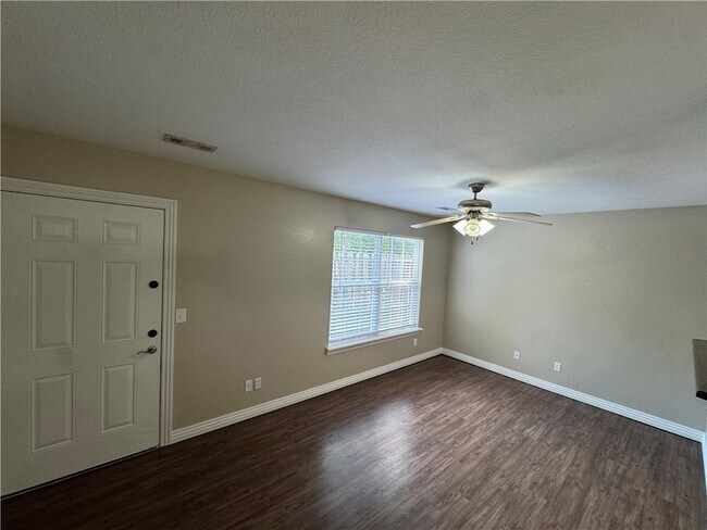 Foto del edificio - 902 S Wood Ave
