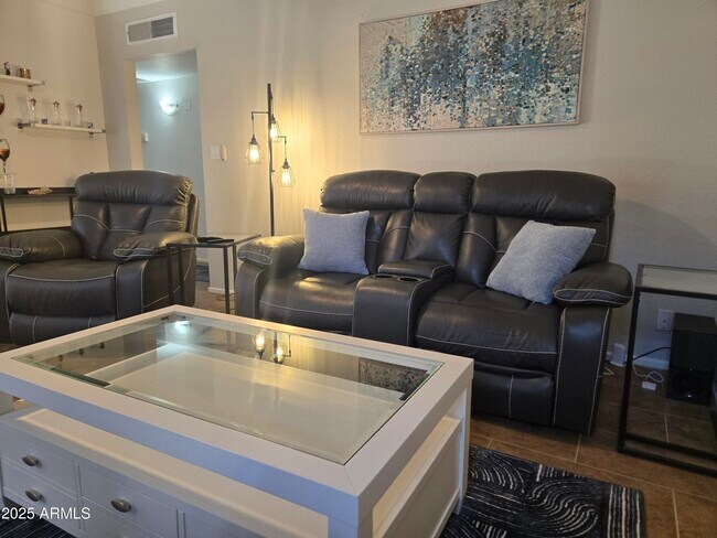 Foto del edificio - 6409 S Kenneth Pl