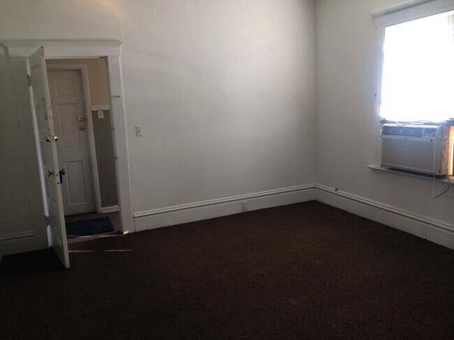 Building Photo - 4301 Yates St