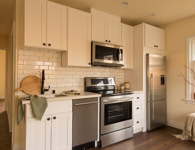 Building Photo - Chic Top-Floor 2BD/1BA Lower Queen Anne Seattle Apartment for Rent | Rooftop Space Needle Views, ...