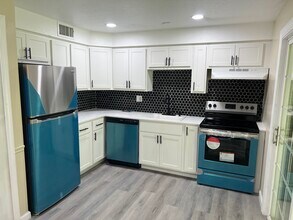 Building Photo - 4 Loveland Hill Rd