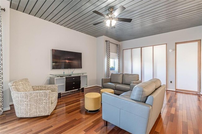 Foto del edificio - 620 Glen Iris Dr NE