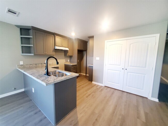 Foto del edificio - 2203 N Winfree St