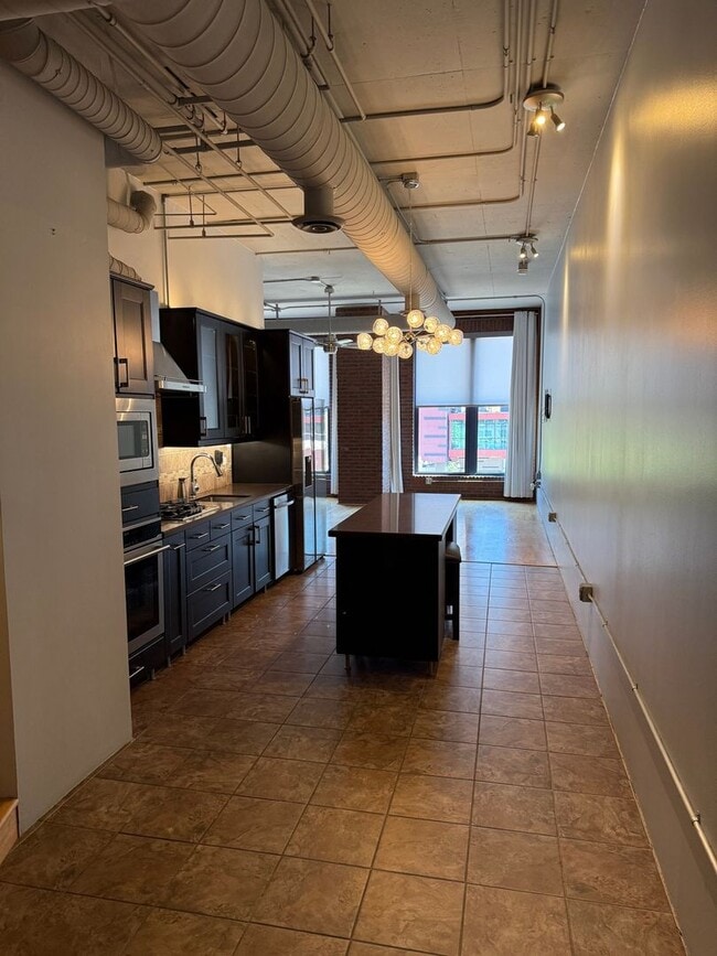 Building Photo - Amazing Urban  Live/Work StudioLoft in the...