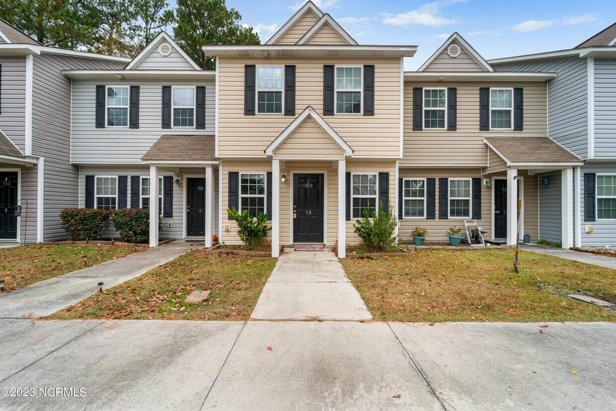 300 Burley Dr, Hubert, NC 28539 Townhome Rentals in Hubert NC