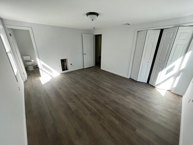 Foto del edificio - 13 Jason Ct