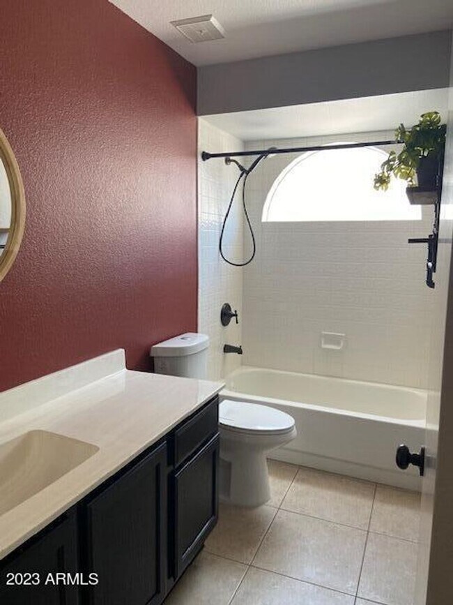 Foto del edificio - 4 BEDROOM WITH POOL!