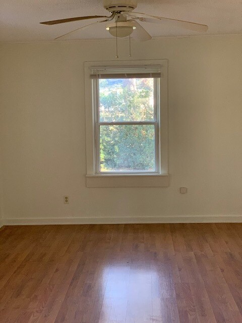 Foto del edificio - 4061 Hillcrest Ln W