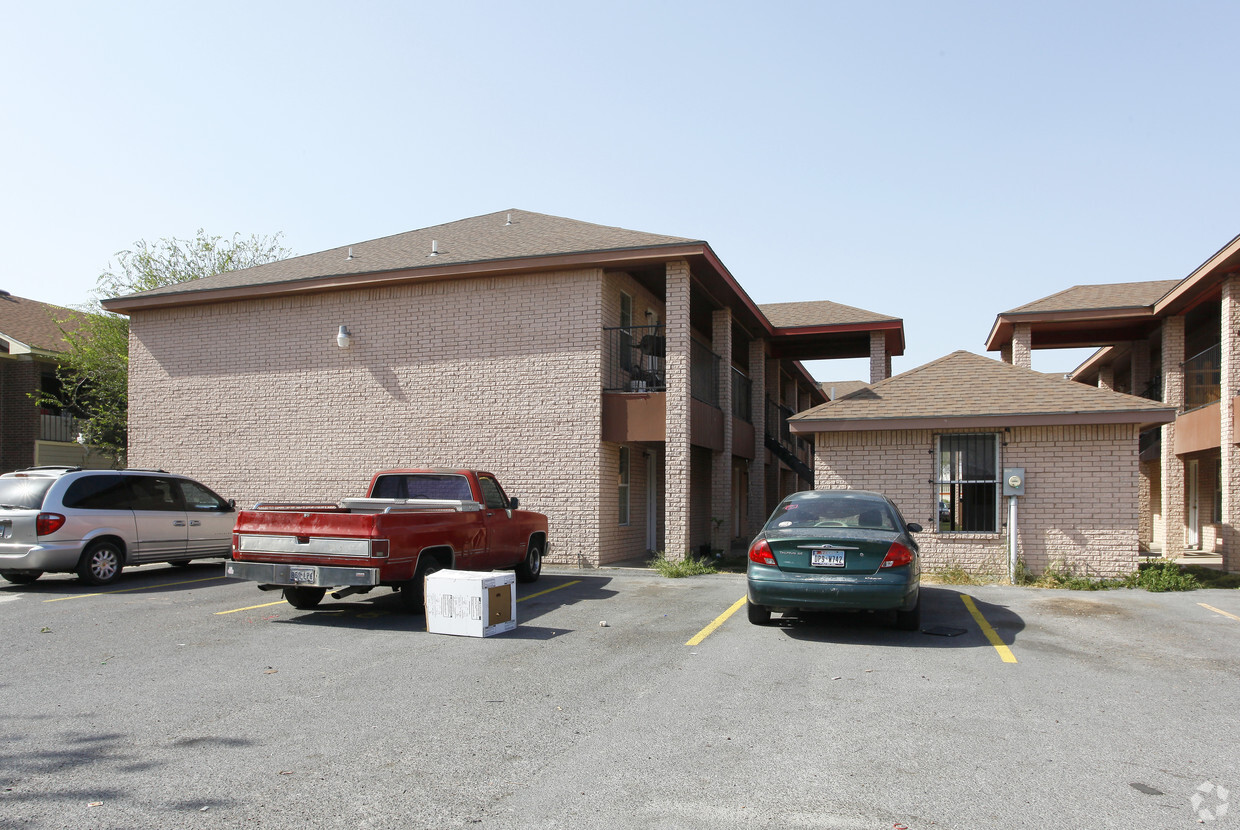 Building Photo - 3011 Daffodil Ave