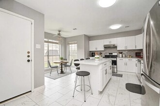 Building Photo - 3310 Continental Dr