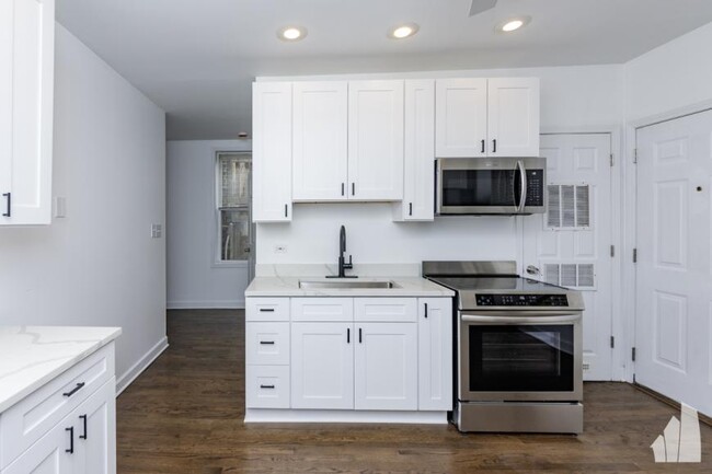Building Photo - 4 bedroom in Chicago IL 60642