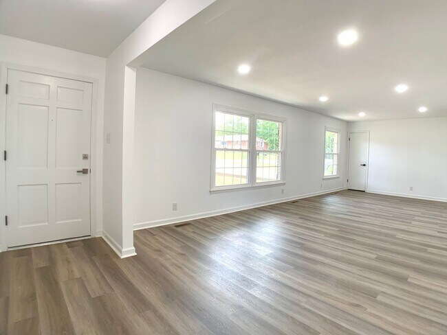 Building Photo - 33 Walker Cir