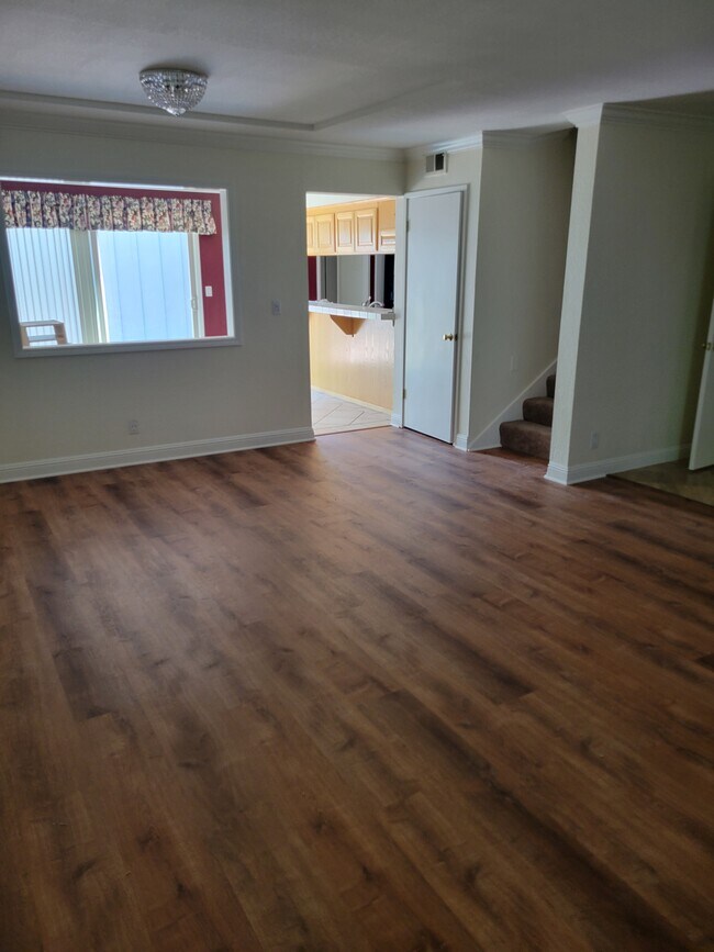 Great Room - 1013 Cumberland Plz