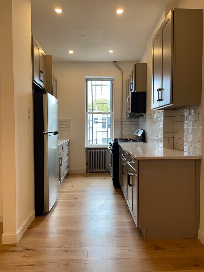 Kitchen - 1813 Linden St