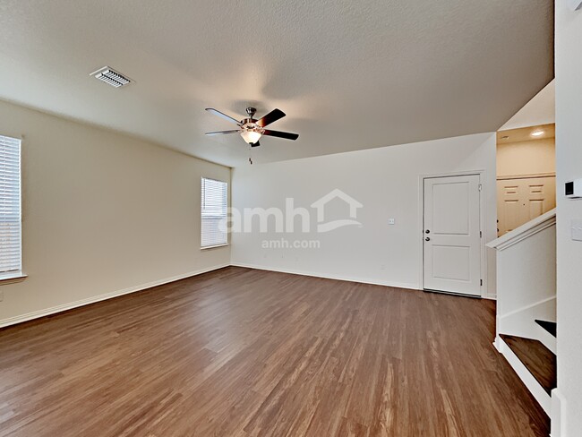 Foto del edificio - 2722 Lillybrook Ln