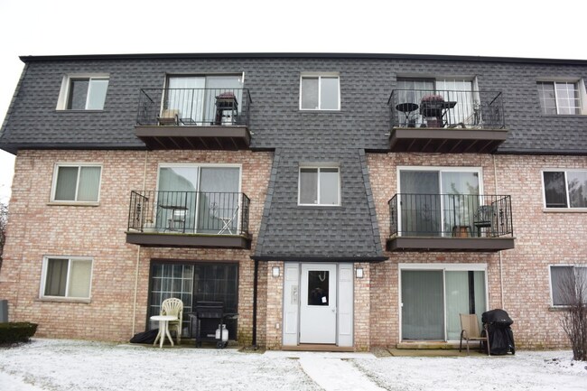 Foto del edificio - 9442 Bay Colony Dr