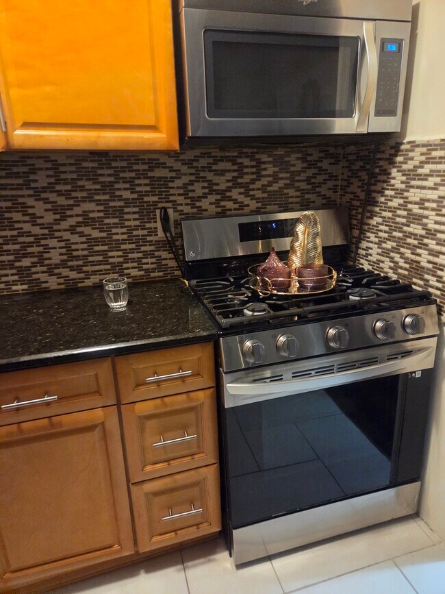 Foto del edificio - 409 Orchard Meadows Dr S