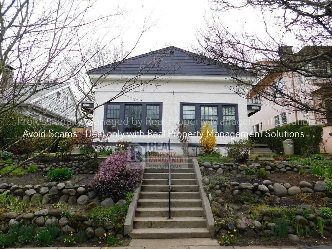 Primary Photo - 2515 SE Madison St