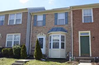 Building Photo - 704 St Peters Ct