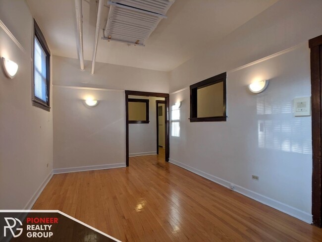 Foto del edificio - 820 W Waveland Ave