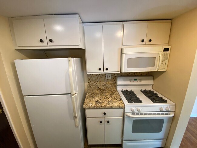 Building Photo - 411 Drummers Ln