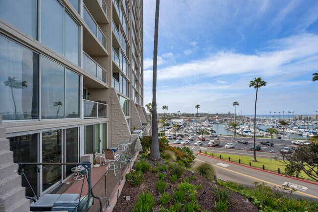 Foto del edificio - 1200 N Harbor Dr