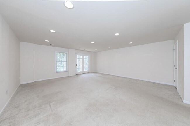 Foto del edificio - 121 Parkway Ct