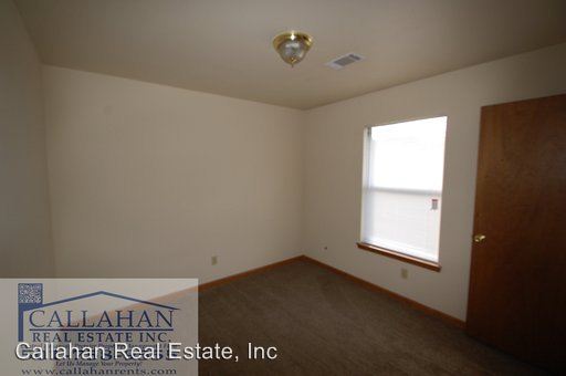 Fotografía del edificio - 912 Ruth Ann Dr