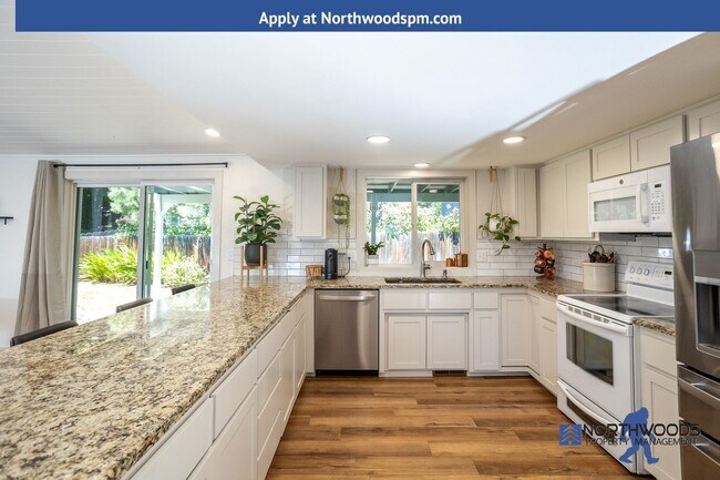 Building Photo - Fantastic 4+ Bedrooms, 2.5 Bath Home is So...