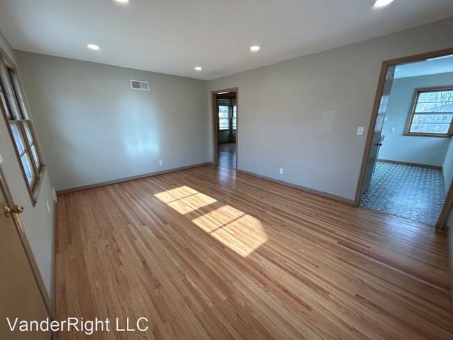 Foto del edificio - 4 br, 1 bath House - 3204 S Phillips Ave