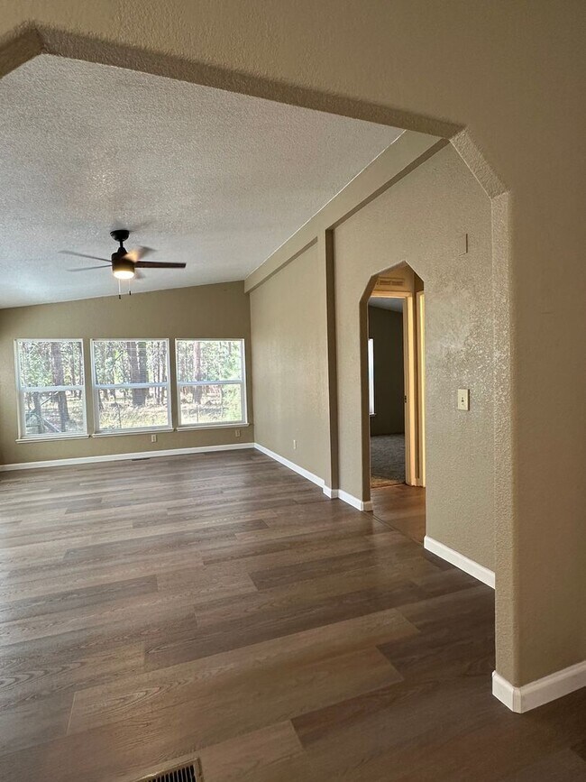 Foto del edificio - 18406 Freight Rd Ln