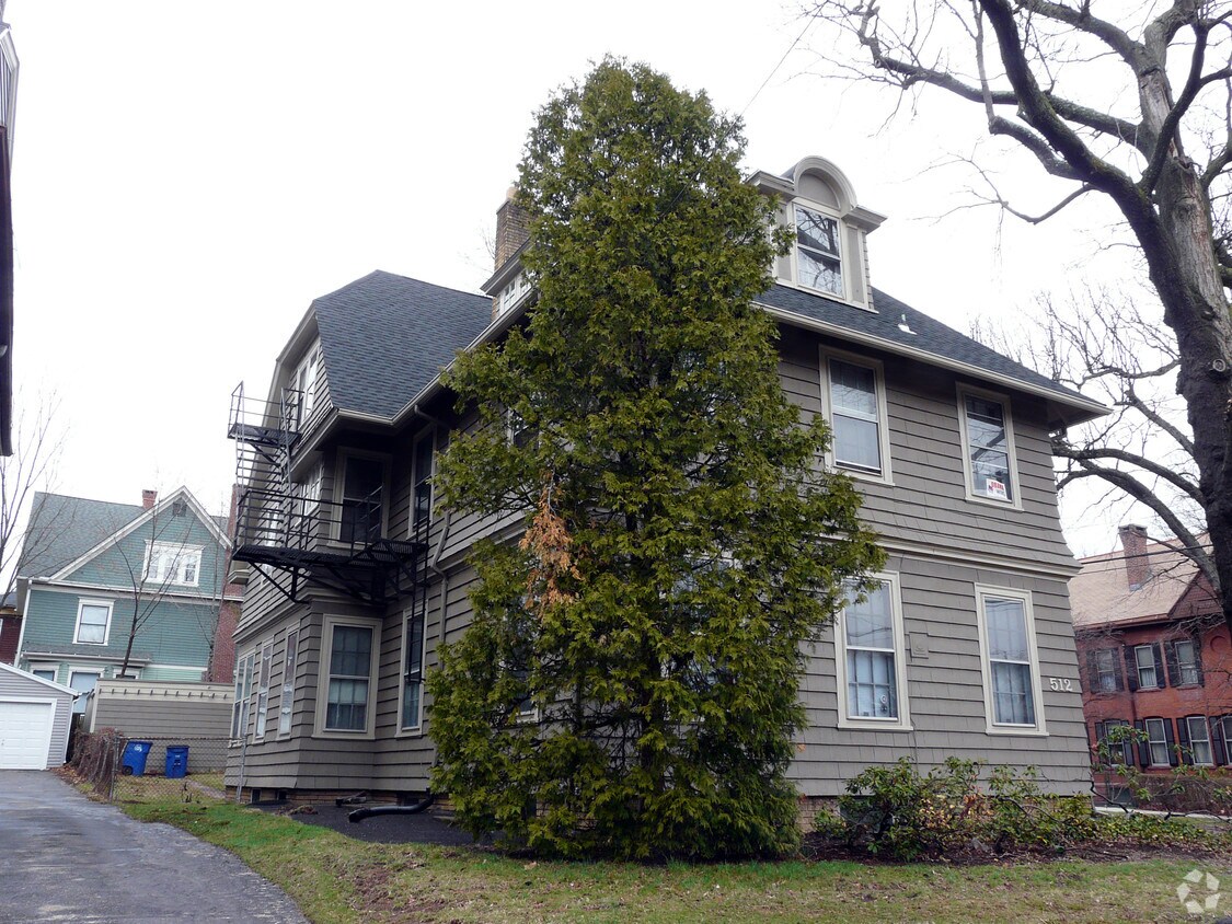 Foto del edificio - 512 Whitney Ave