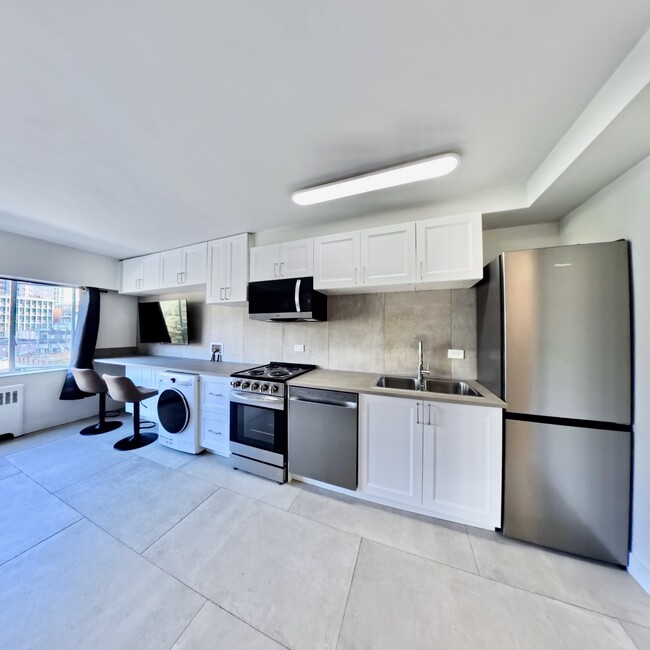 Building Photo - 1540 Haro St