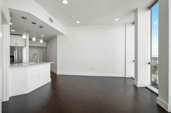 Building Photo - 500 Throckmorton St