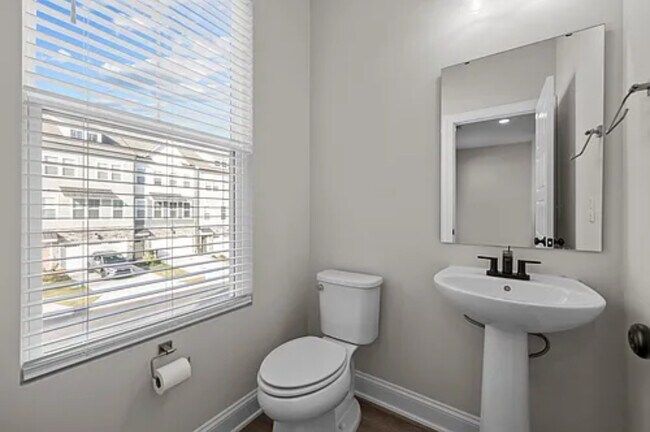 Foto del edificio - 1975 Fahey Dr