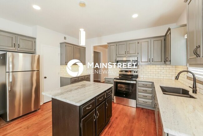 Foto del edificio - 4 Bedroom Pet-Friendly Home in OVERLAND PA...