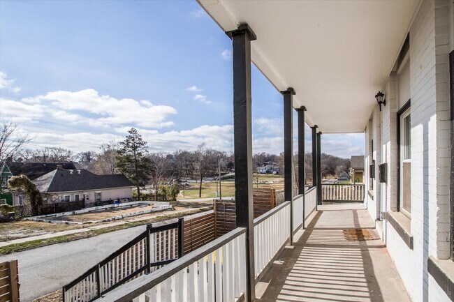 Foto del edificio - 4214 E 7 St