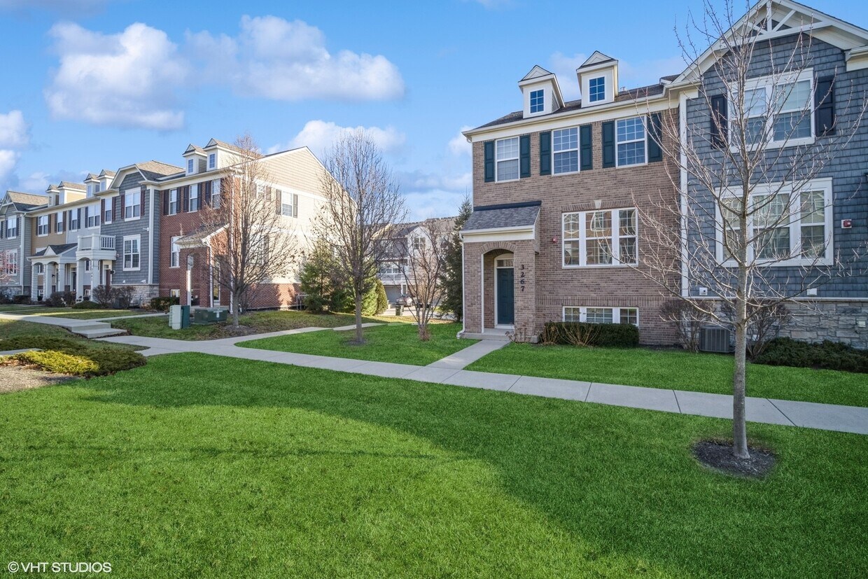 3267 Coral Ln, Glenview, IL 60026 Townhome Rentals in Glenview IL