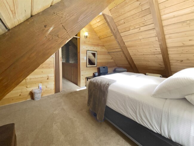 Foto del edificio - 95 Whispering Pines Dr