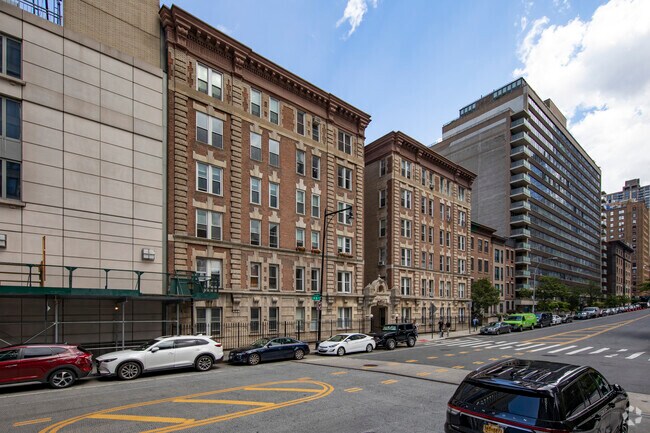 345 W 70th St New York, NY 10023 - 345 W 70th St