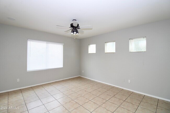 Foto del edificio - 1321 S 119th Dr